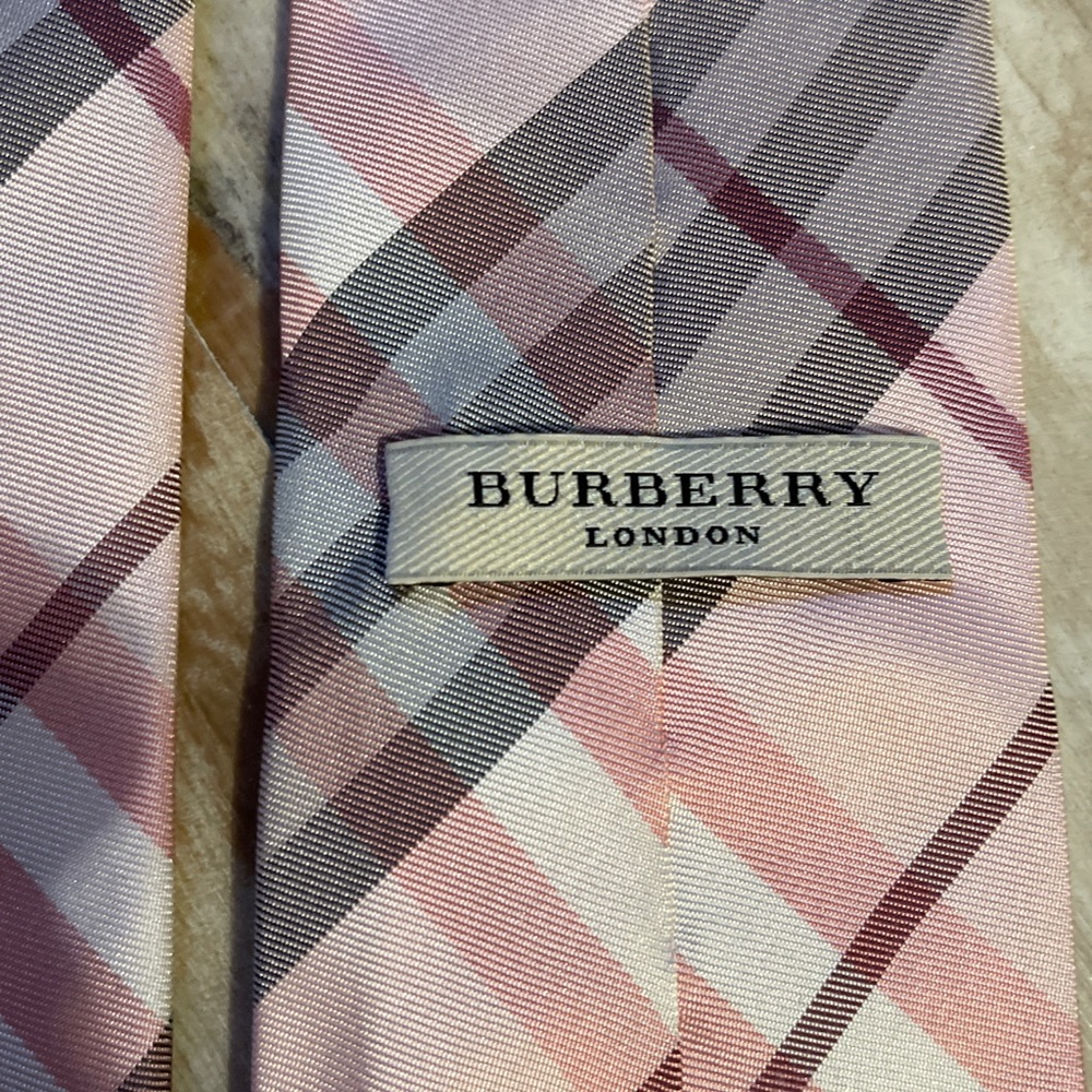 Men’s Burberry London tie